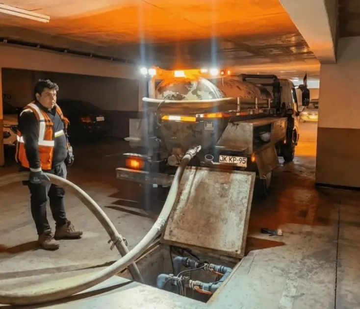 Limpieza de verticales de edificio con Hidrojet